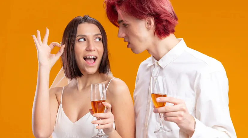 pár popíjí alkohol