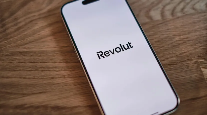 Revolut na mobilu svítí