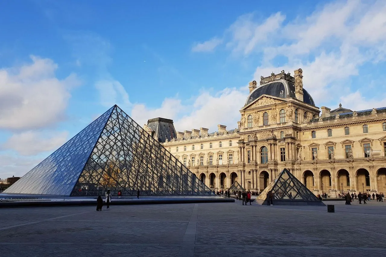Louvre v Paříži