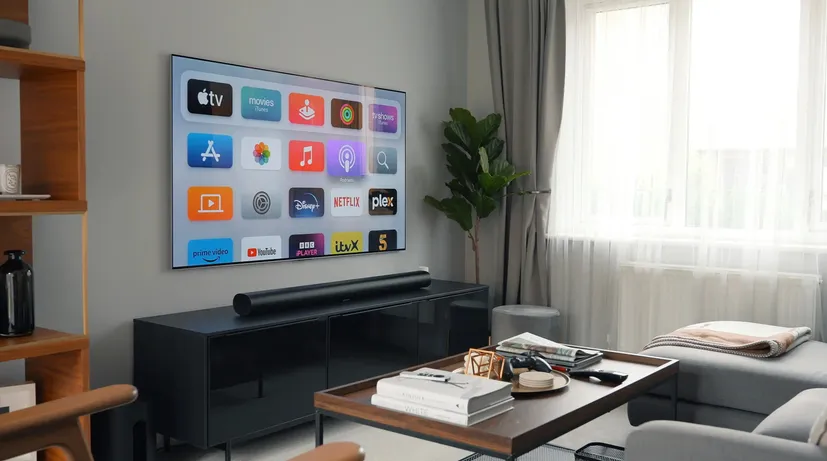tv v obýváku, na ní je puštěná Apple TV
