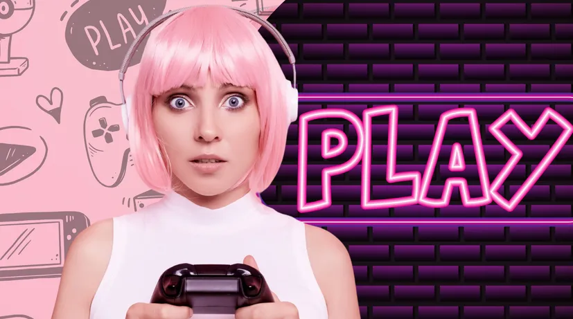 žena s vyděšeným výrazem, v rukách drží herní ovladač, za ní nápis "play"